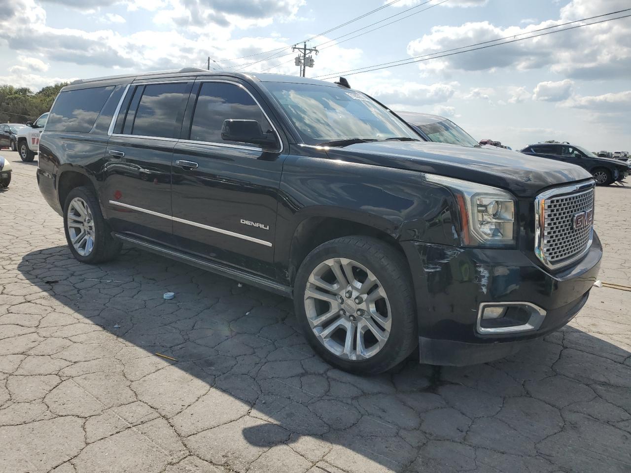 GMC Yukon Denali Image 7