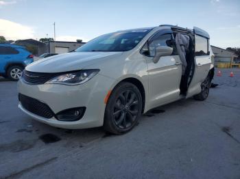  Salvage Chrysler Pacifica