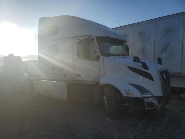  Salvage Volvo Vn
