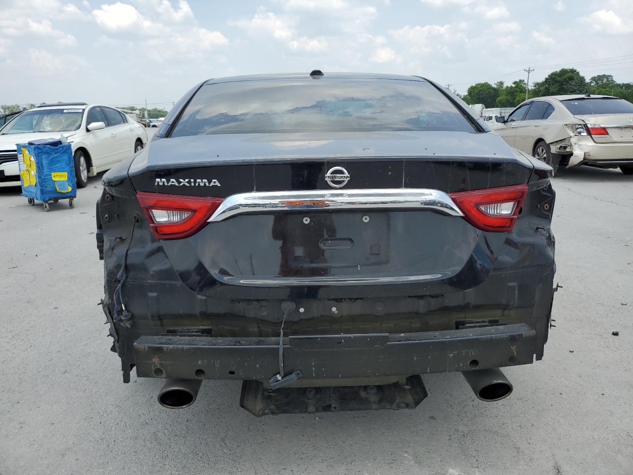 Nissan Maxima 3.5s Image 4