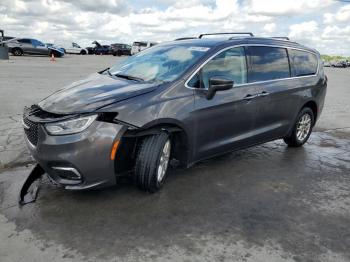  Salvage Chrysler Pacifica