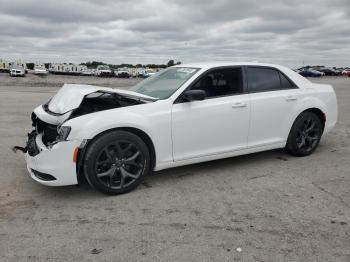  Salvage Chrysler 300