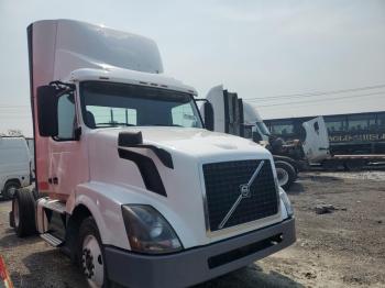  Salvage Volvo Vnl