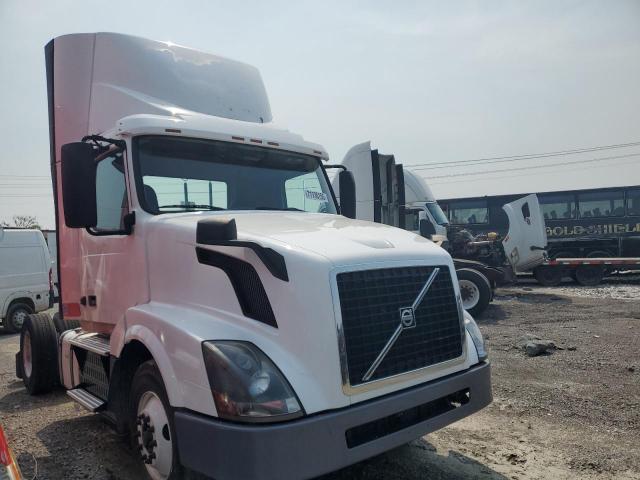  Salvage Volvo Vnl