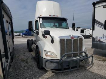  Salvage Peterbilt 579
