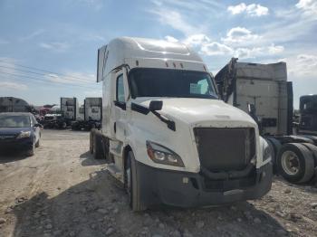  Salvage Freightliner Cascadia 1