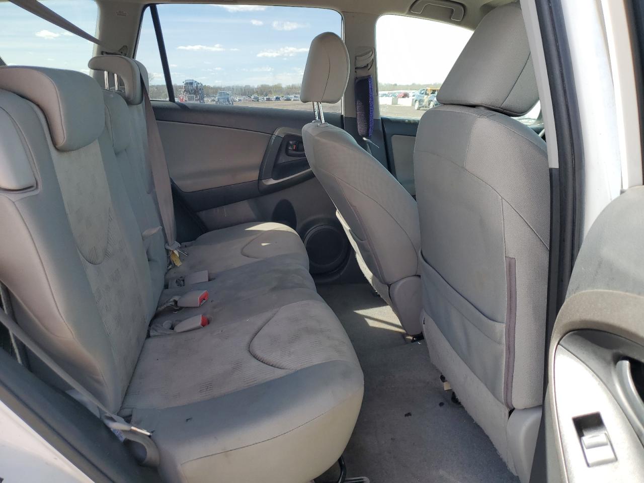 Toyota RAV4 Image 11