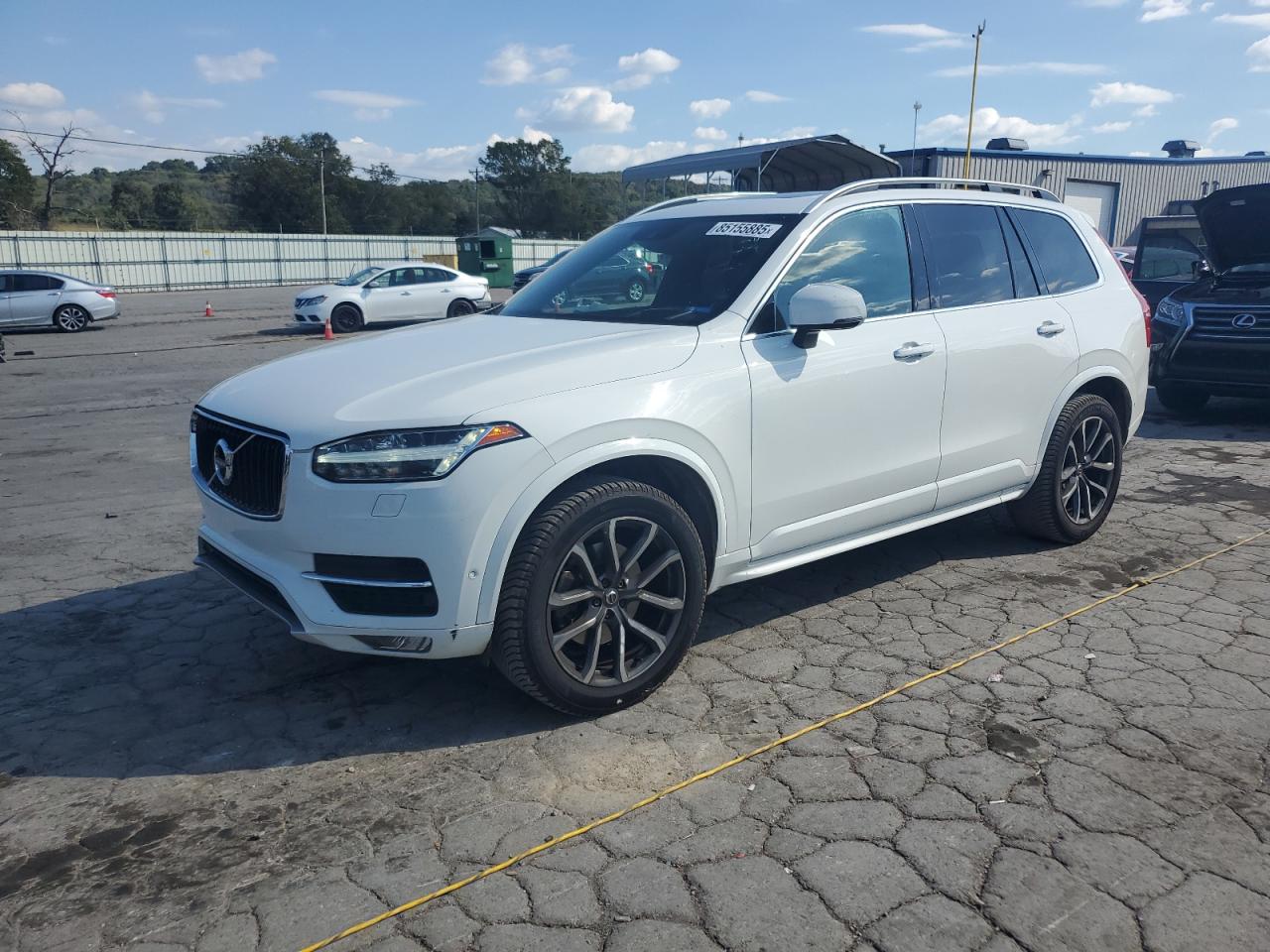 Volvo XC90 T5 Momentum Image 1