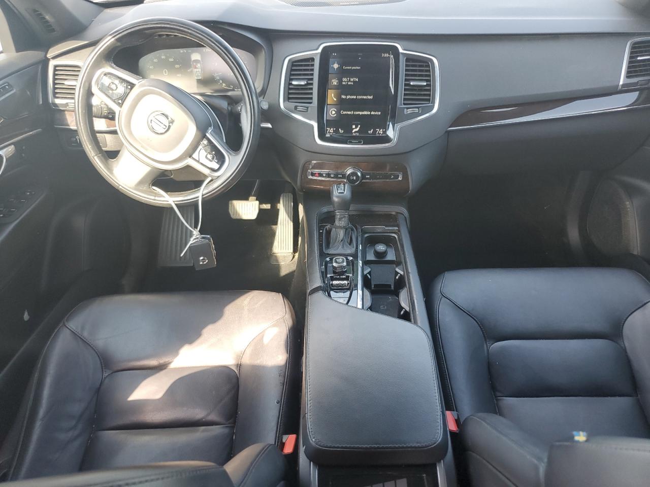 Volvo XC90 T5 Momentum Image 10