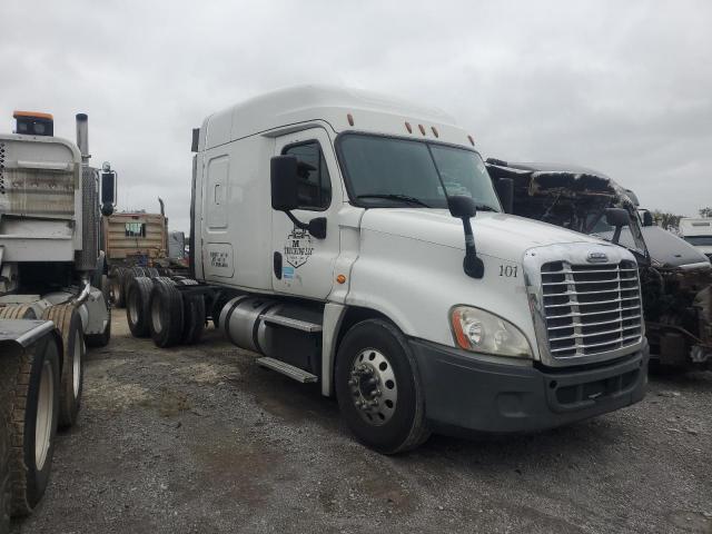  Salvage Freightliner Cascadia 1