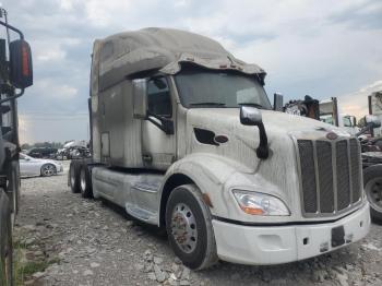  Salvage Peterbilt 579