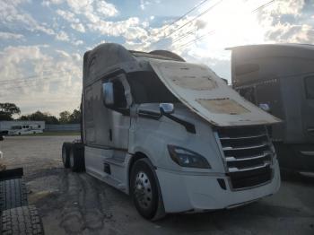  Salvage Freightliner Cascadia 1