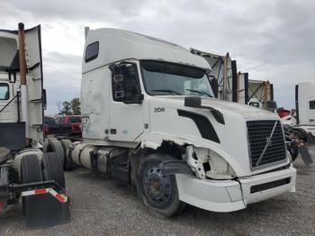  Salvage Volvo Vnl