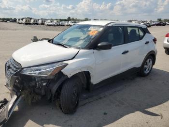  Salvage Nissan Kicks