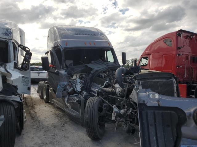  Salvage Freightliner Cascadia 1