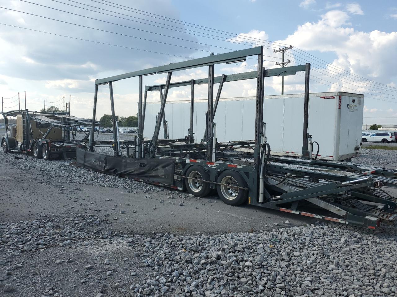 Peterbilt Tractor 389 Image 2