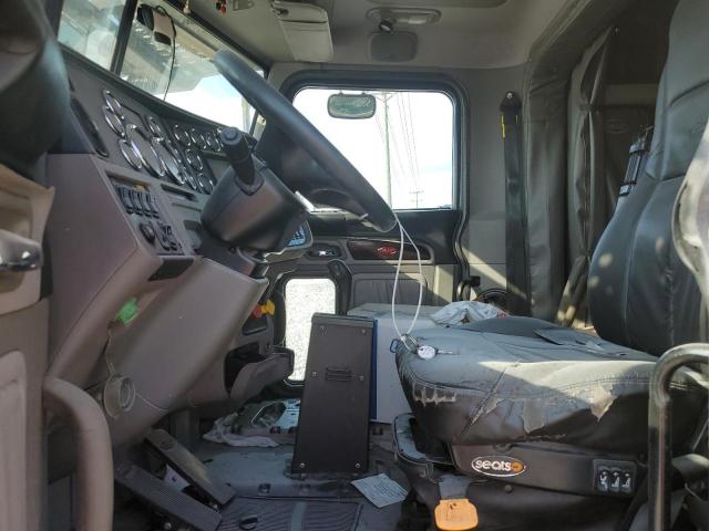 Peterbilt Tractor 389 Image 3