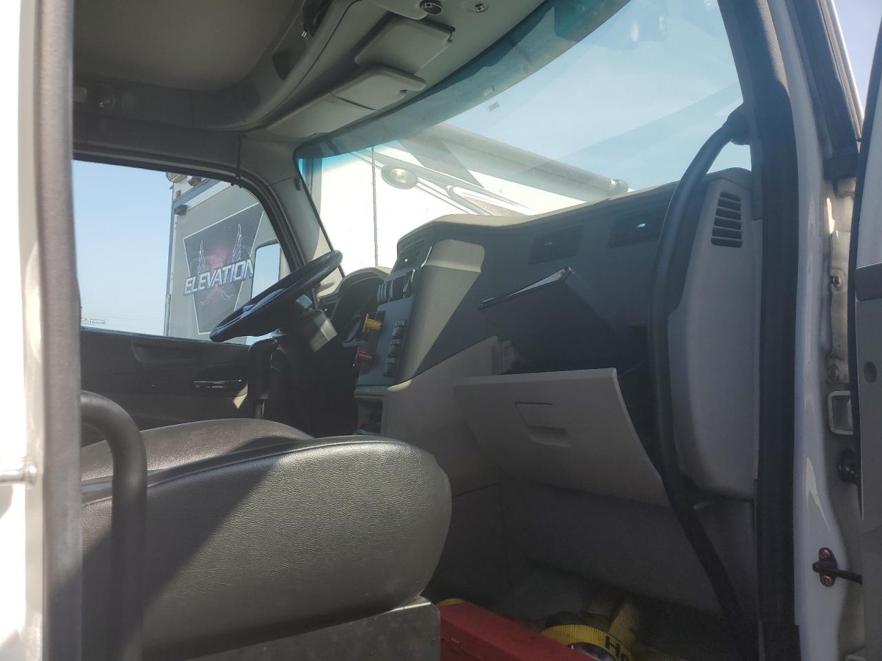 Peterbilt 579 Image 2