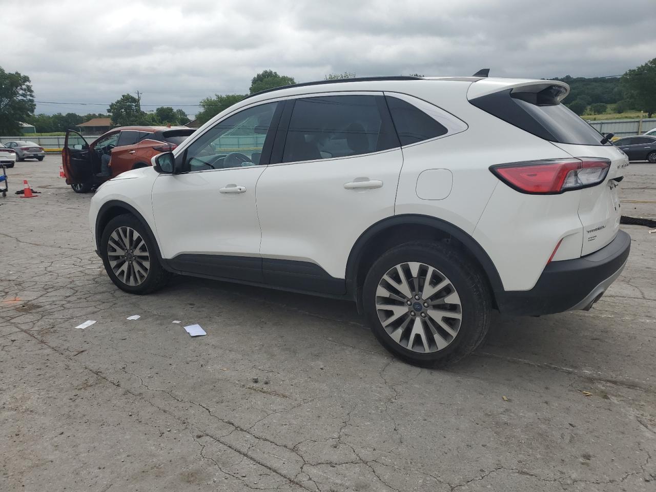 Ford Escape Titanium Image 2