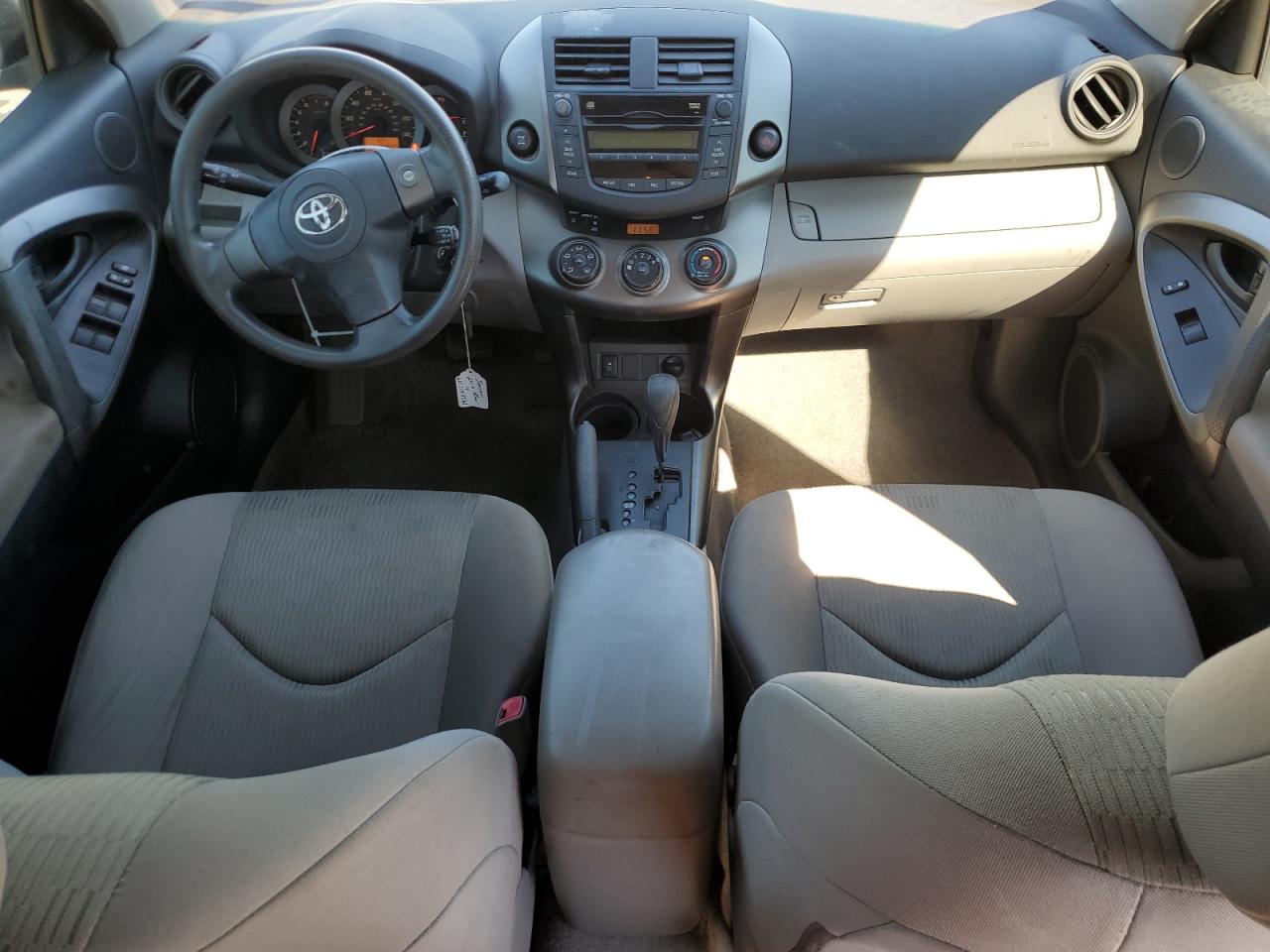 Toyota RAV4 Image 11