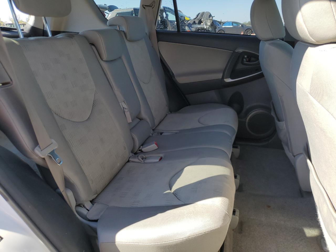 Toyota RAV4 Image 14