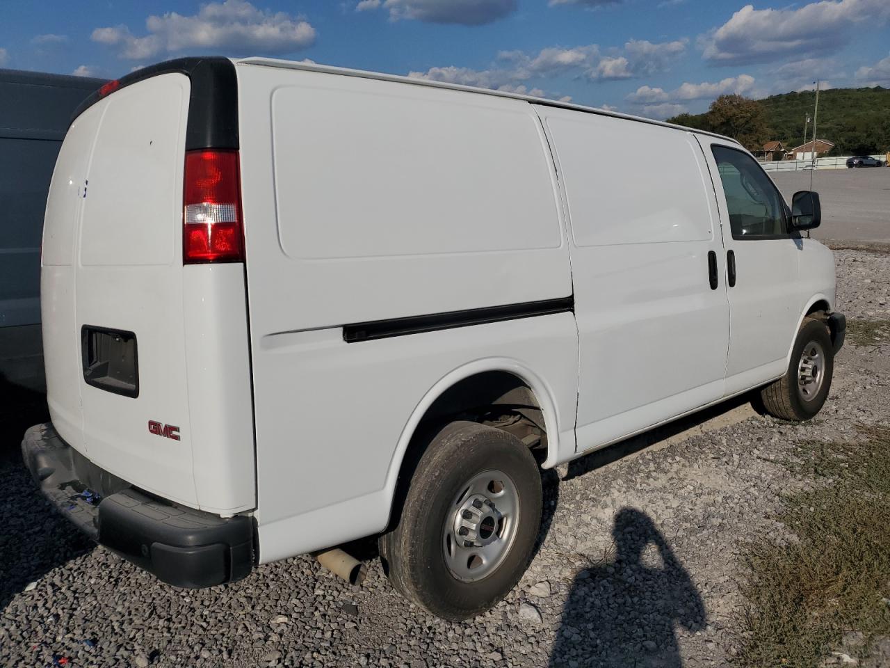 GMC Savana G2500 Image 2