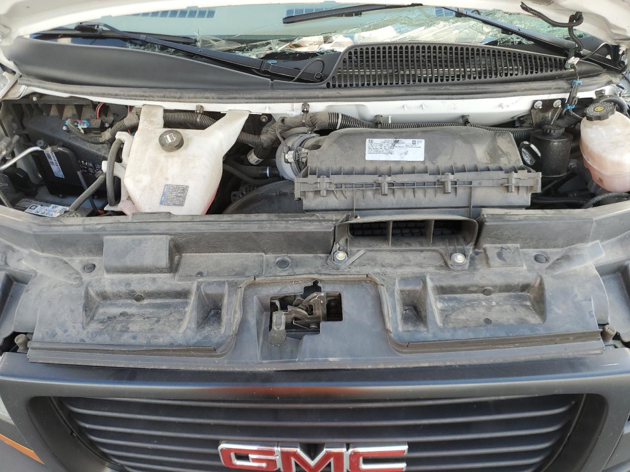 GMC Savana G2500 Image 3