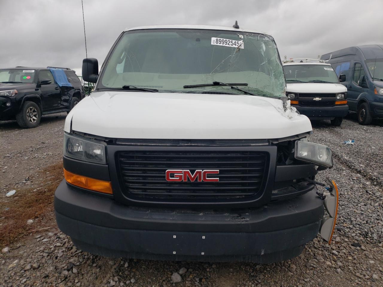 GMC Savana G2500 Image 9