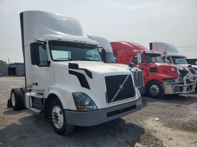  Salvage Volvo Vnl