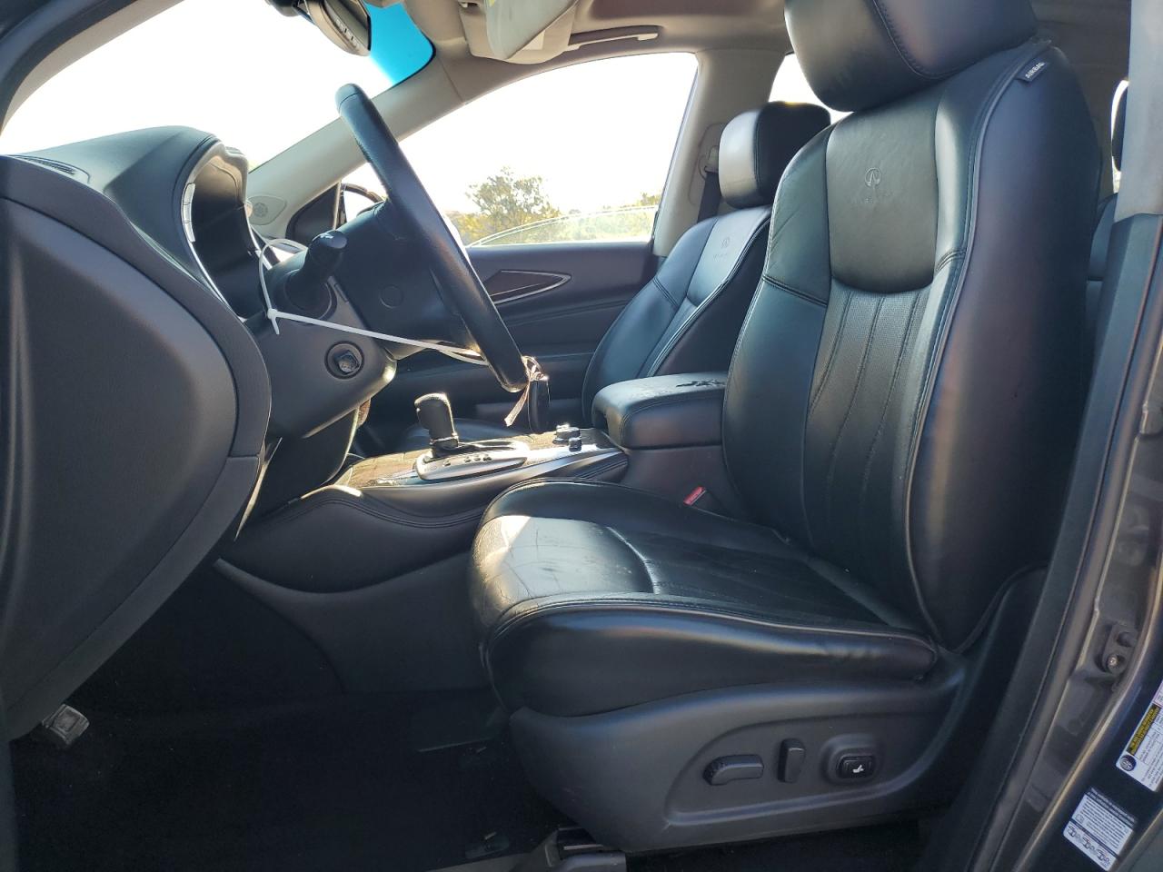 INFINITI JX35 Image 8