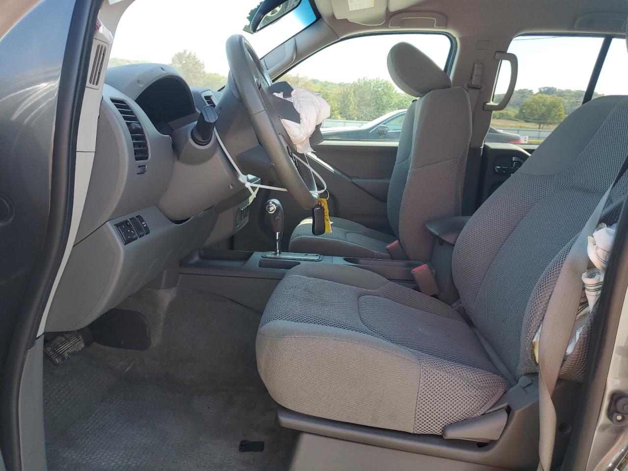 Nissan Frontier S Image 7