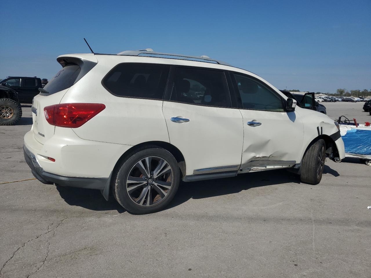 Nissan Pathfinder S Image 13