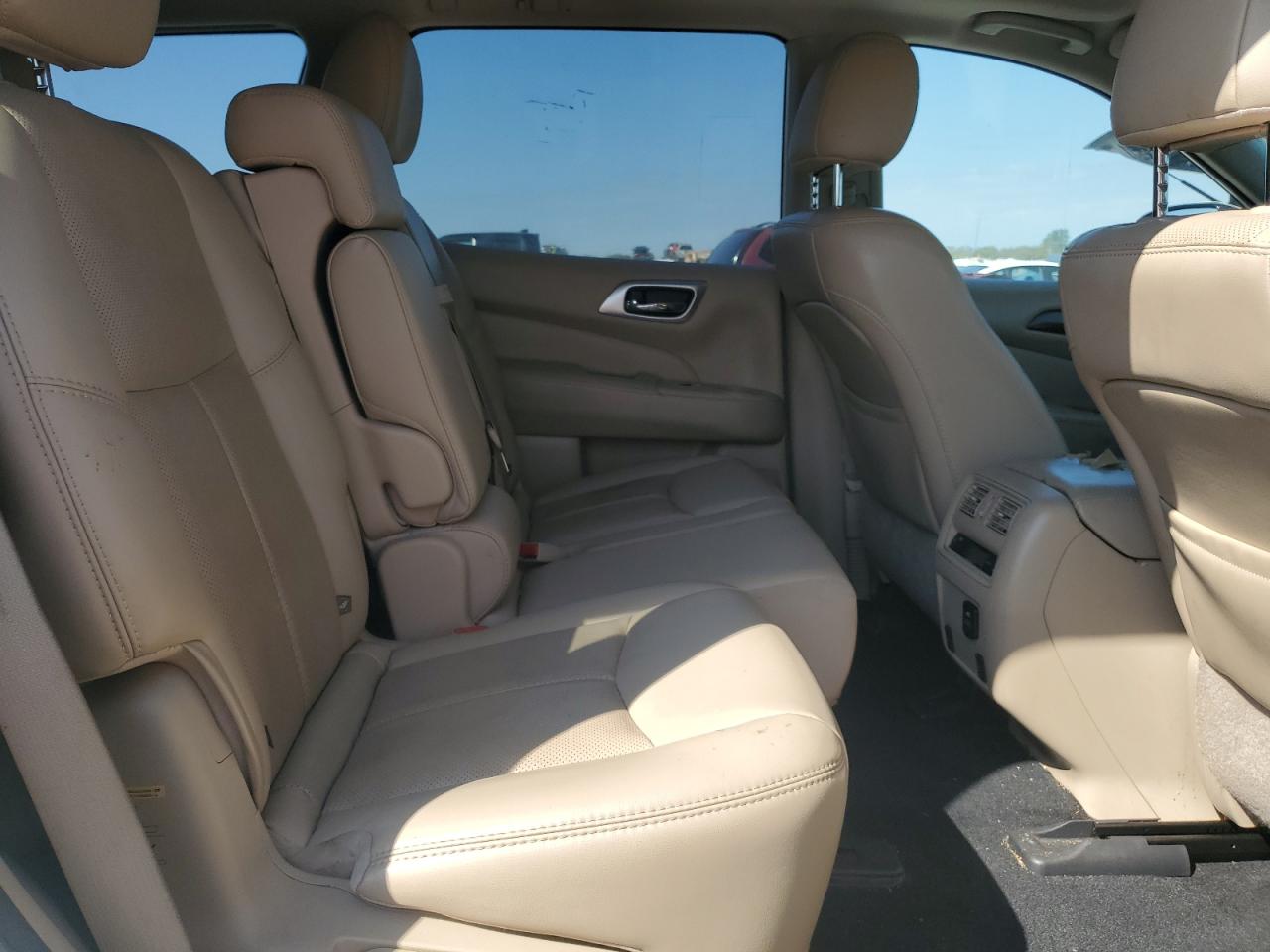 Nissan Pathfinder S Image 6