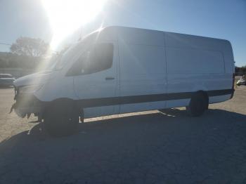  Salvage Mercedes-Benz Sprinter