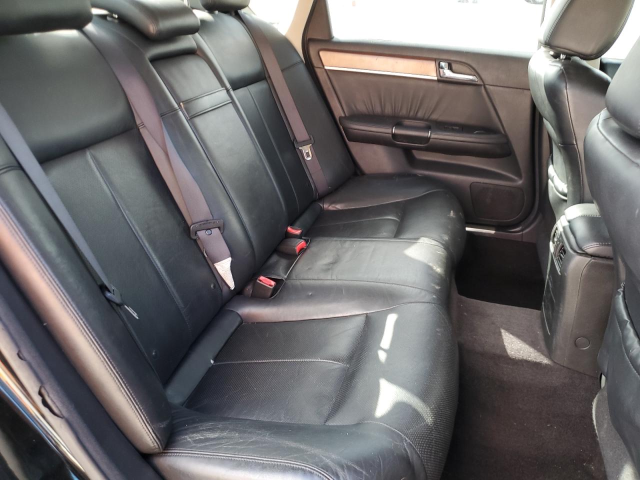 INFINITI M35 Base Image 10