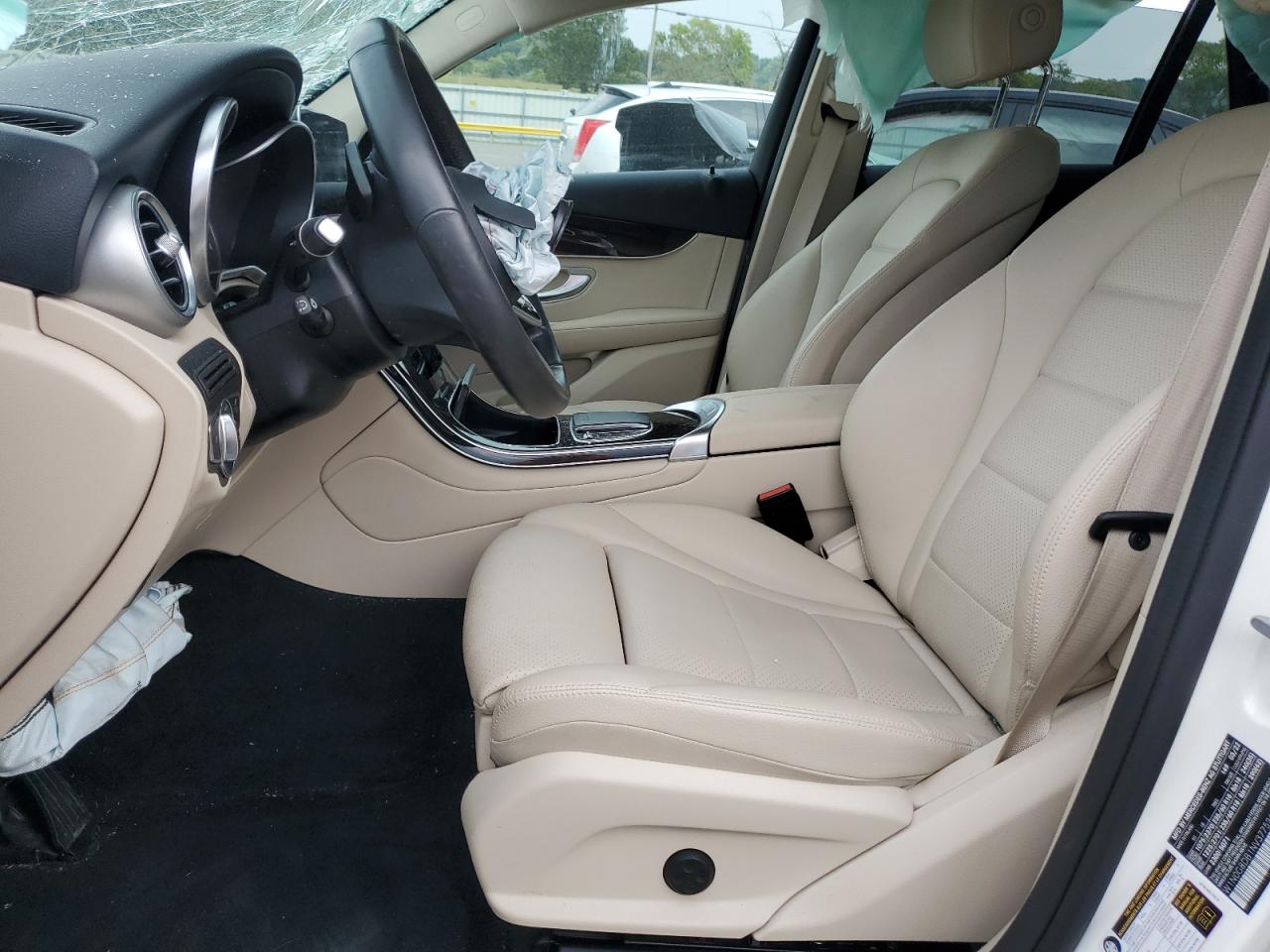 Mercedes-Benz GLC 300 Image 11