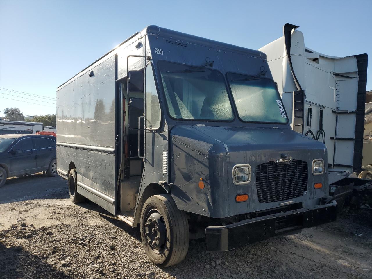 Freightliner Chassis M M Line Walk-in Van Image 1