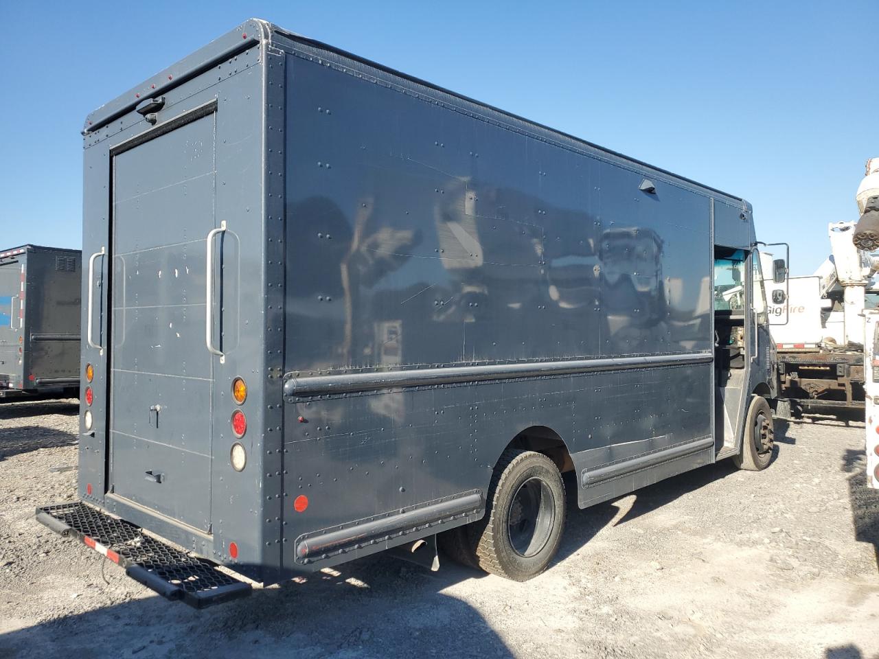 Freightliner Chassis M M Line Walk-in Van Image 8