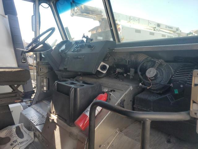 Freightliner Chassis M M Line Walk-in Van Image 3
