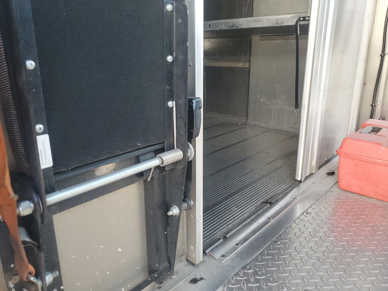 Freightliner Chassis M M Line Walk-in Van Image 2