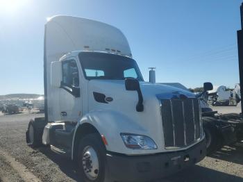  Salvage Peterbilt 579