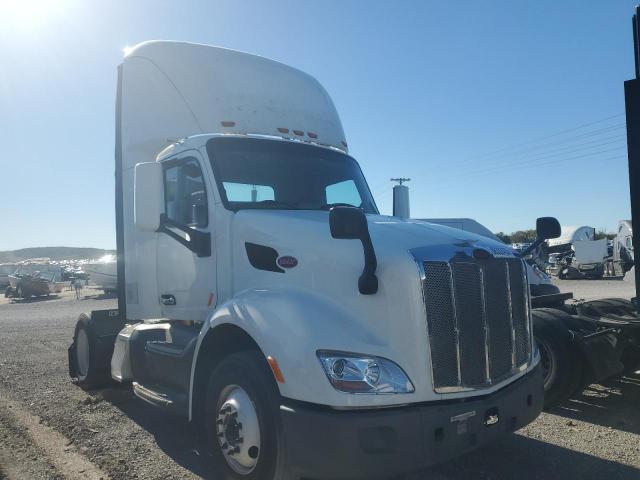  Salvage Peterbilt 579
