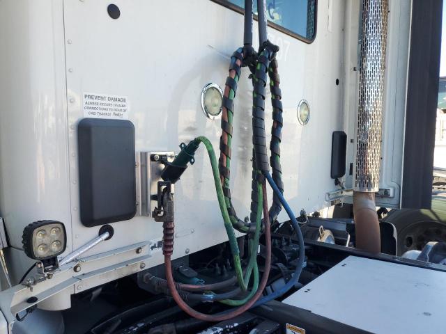 Peterbilt 579 Image 10
