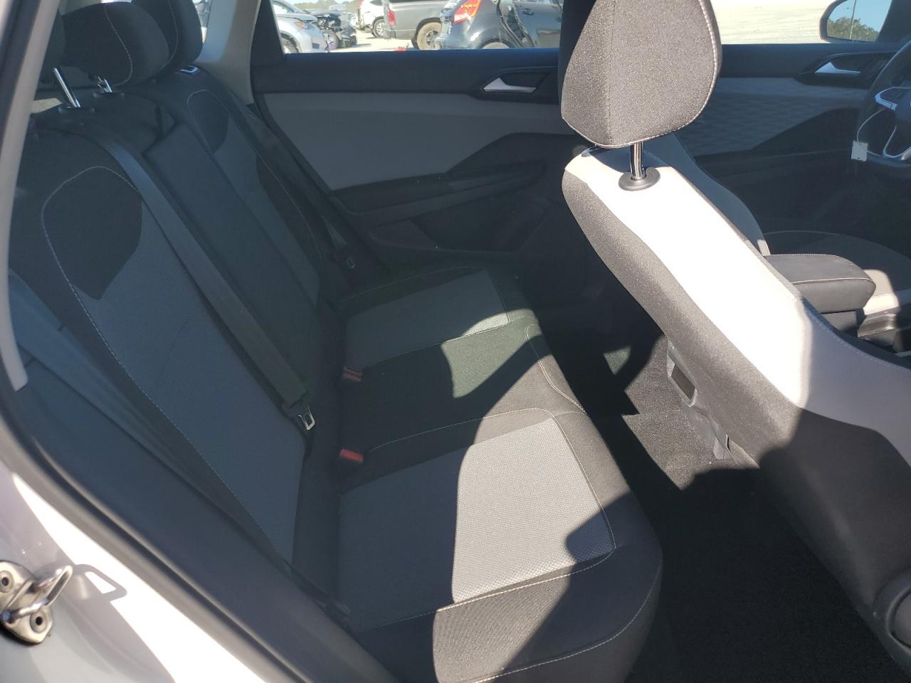 Volkswagen Taos S Image 12