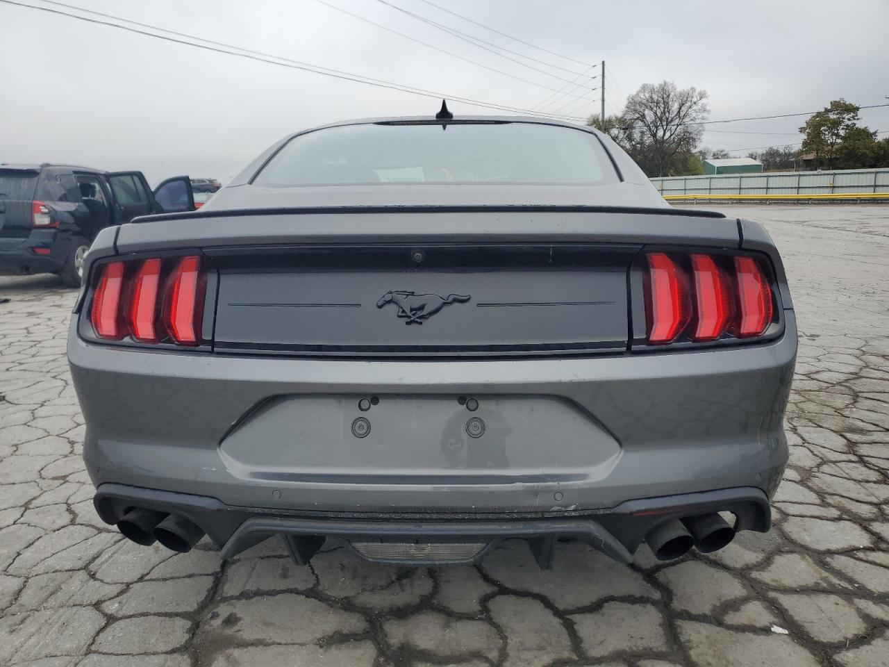 Ford Mustang Image 12
