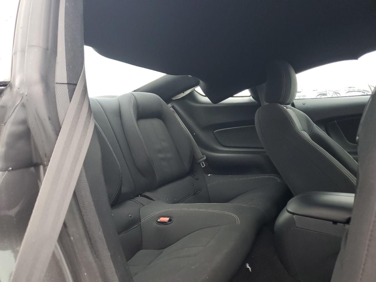 Ford Mustang Image 6