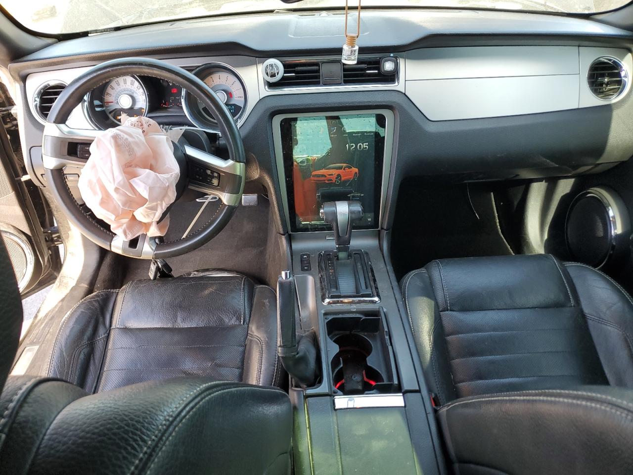 Ford Mustang Image 6