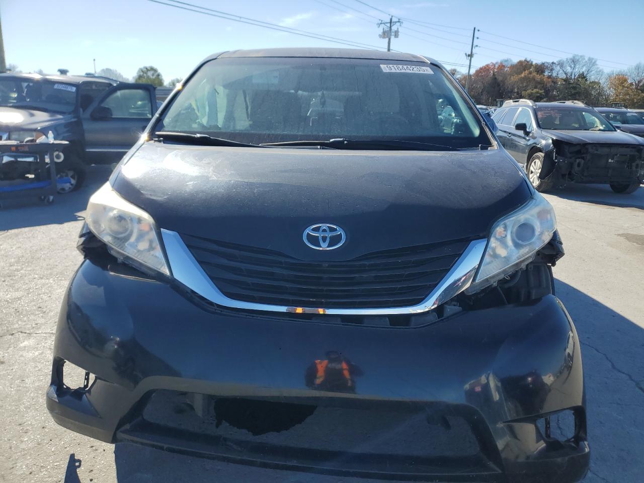 Toyota Sienna Le Image 12