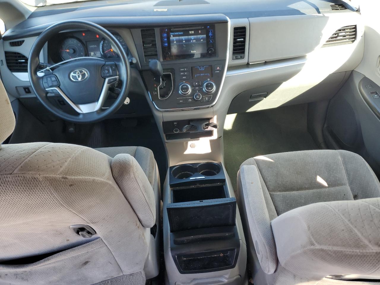 Toyota Sienna Le Image 4