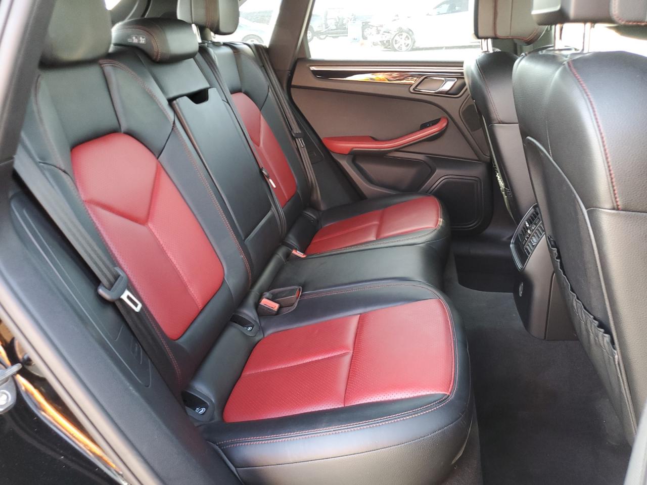 Porsche Macan Image 11